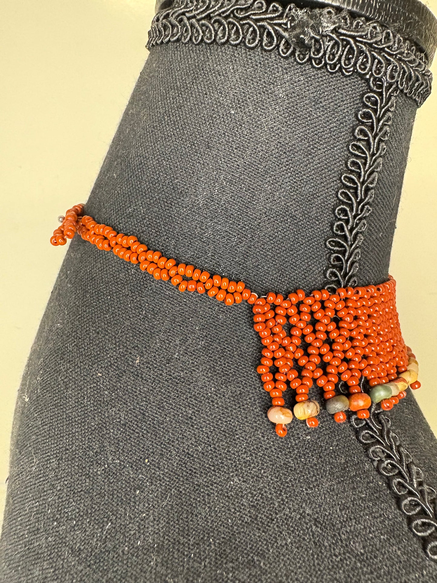 Choker reddish brown