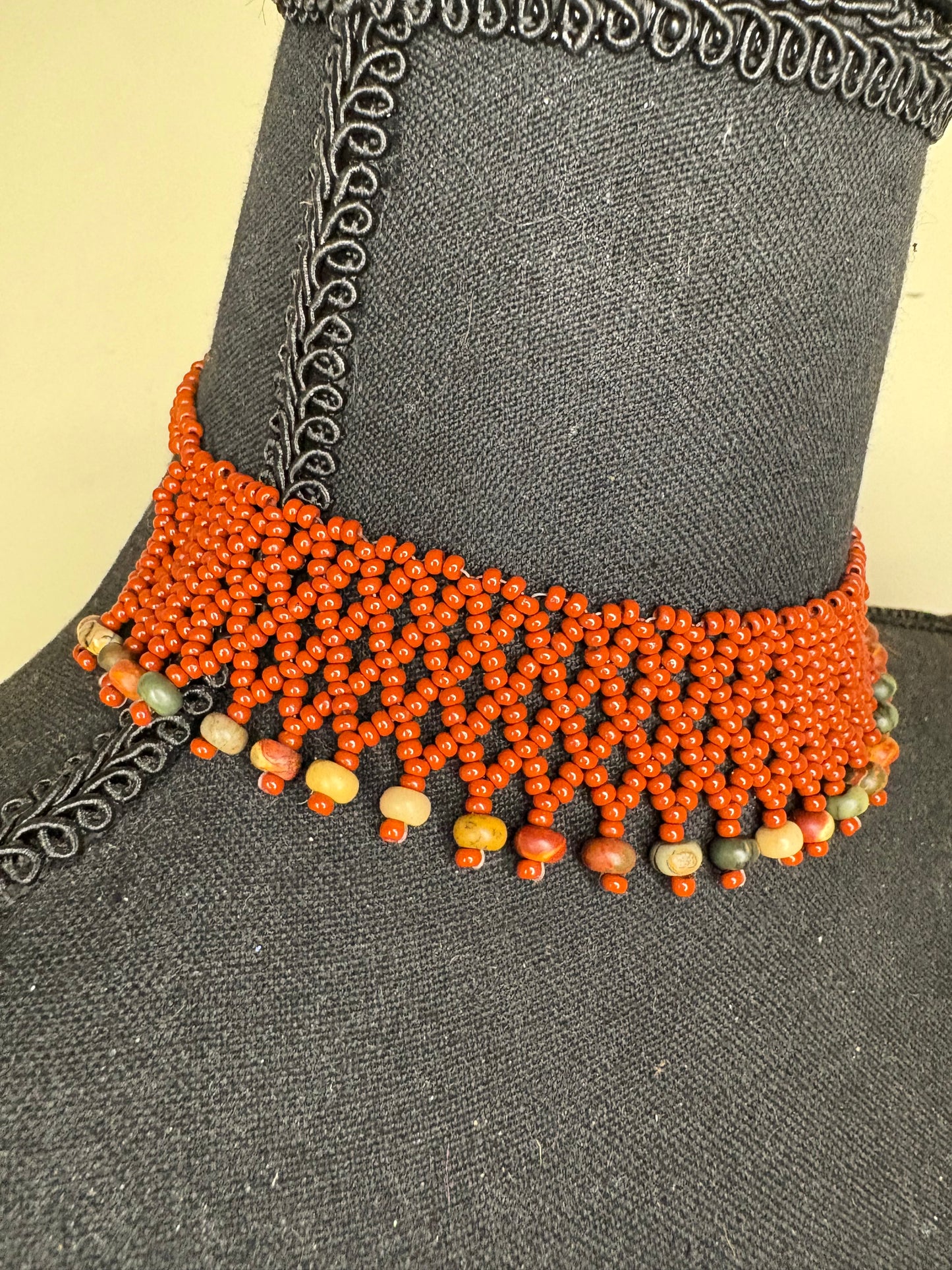 Choker reddish brown