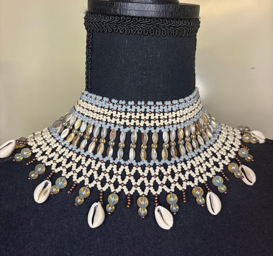 Choker Pearl/Cowrie shell