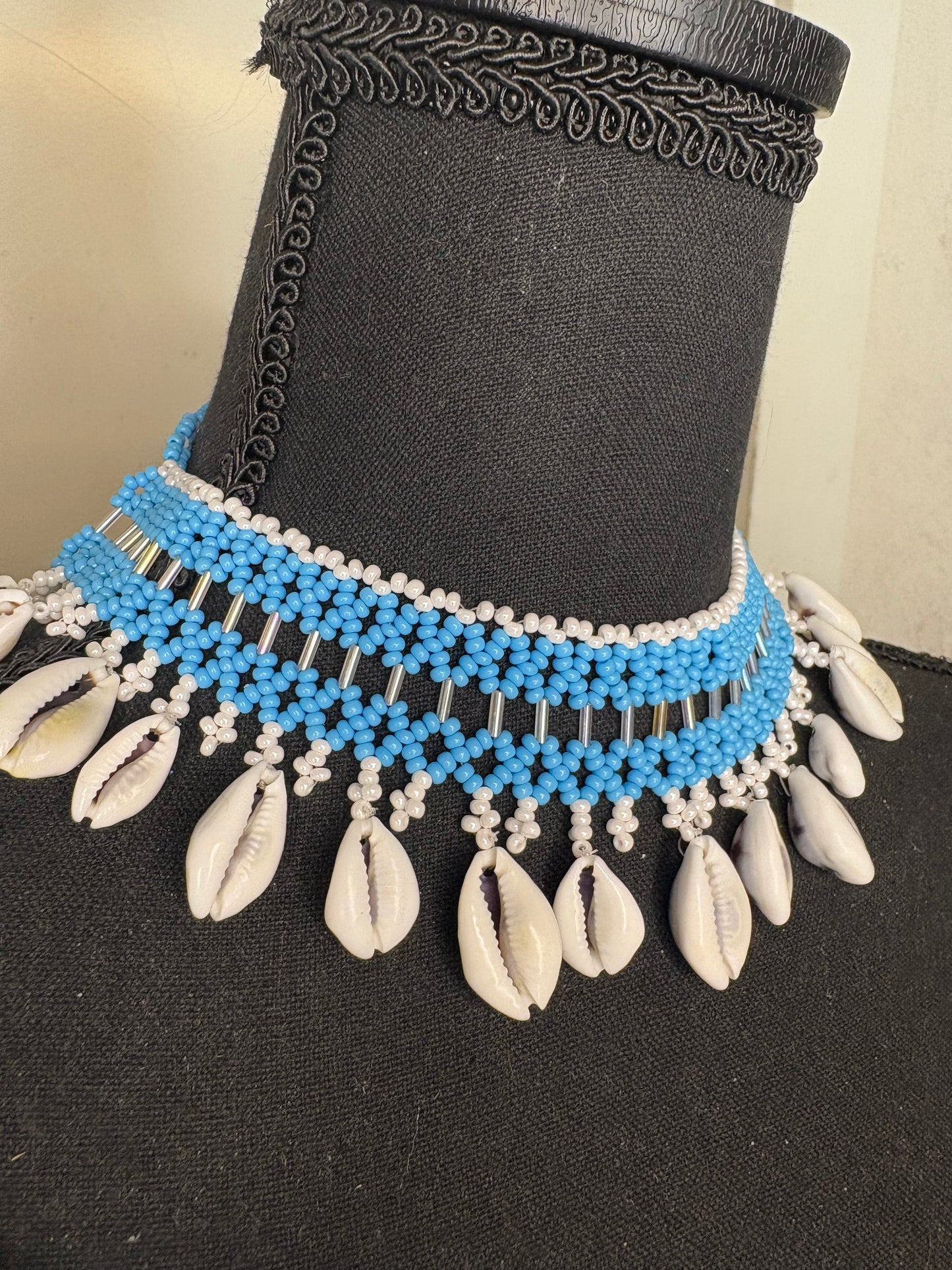 Choker Cowrie Shell Blue