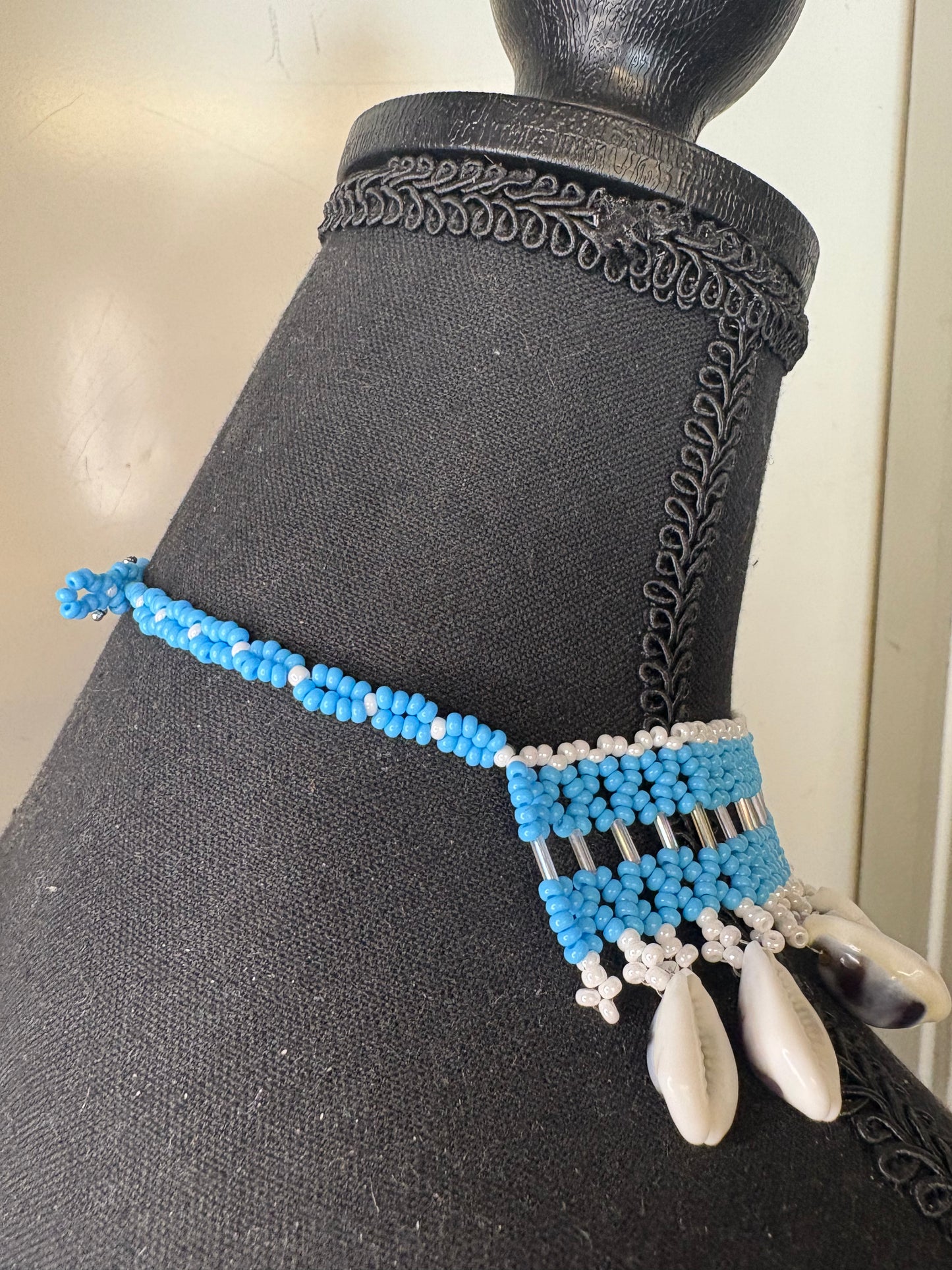 Choker Cowrie Shell Blue